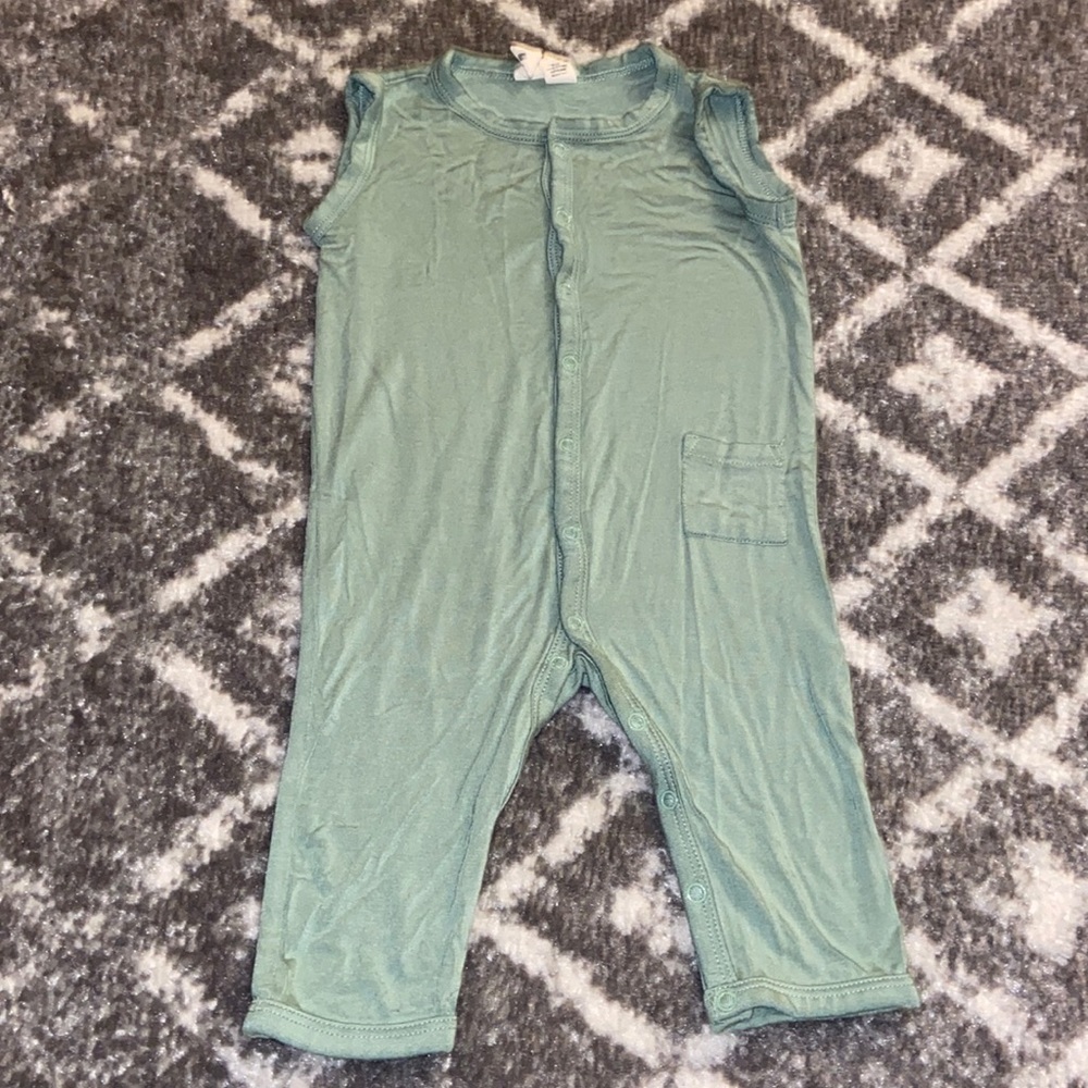 Kyte baby. 6-12 month. Sleeveless romper.